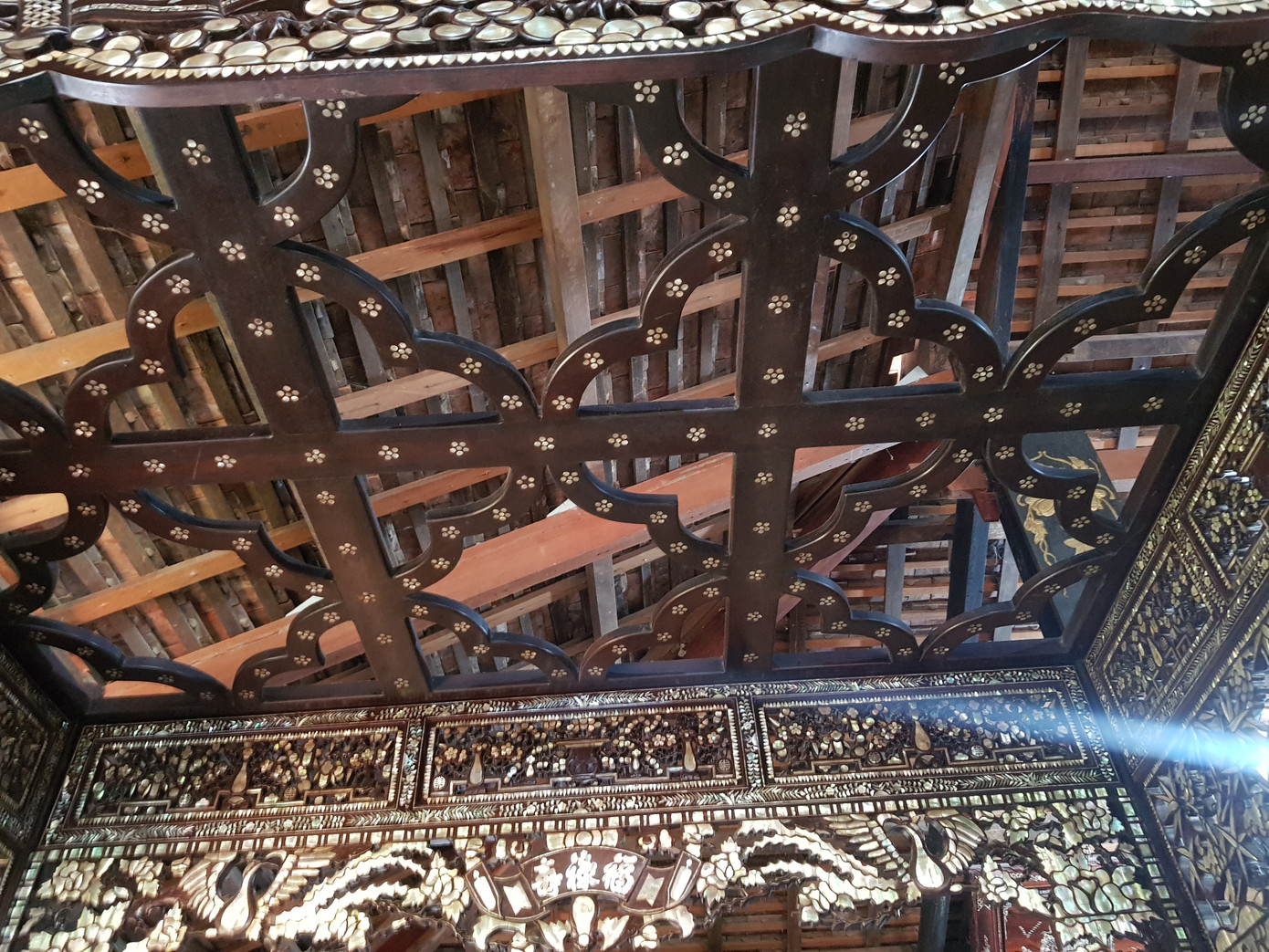 Độc đáo chiếc giường cổ có giá bạc tỷ ở Đồng Tháp ảnh 5