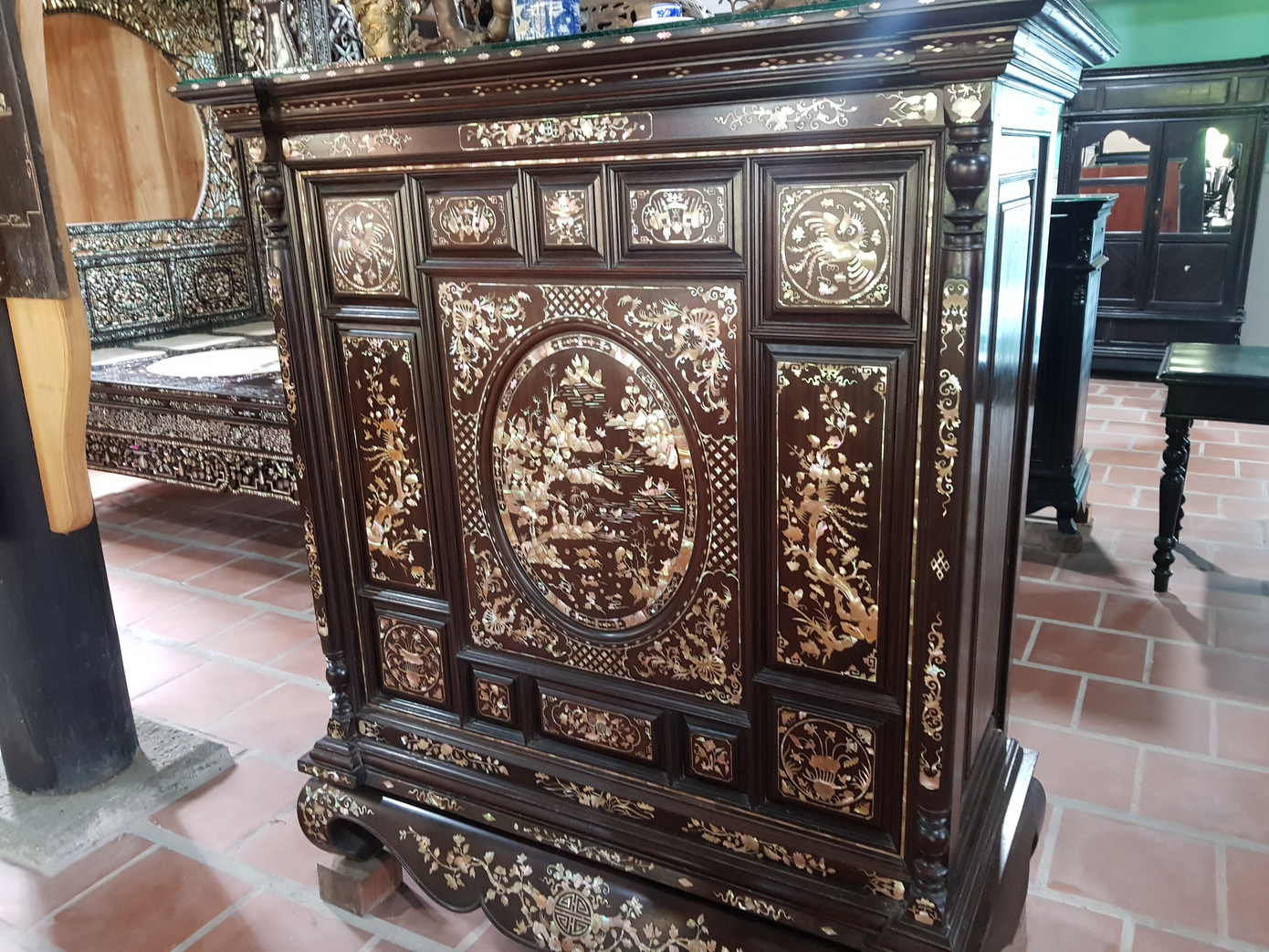 Độc đáo chiếc giường cổ có giá bạc tỷ ở Đồng Tháp ảnh 11