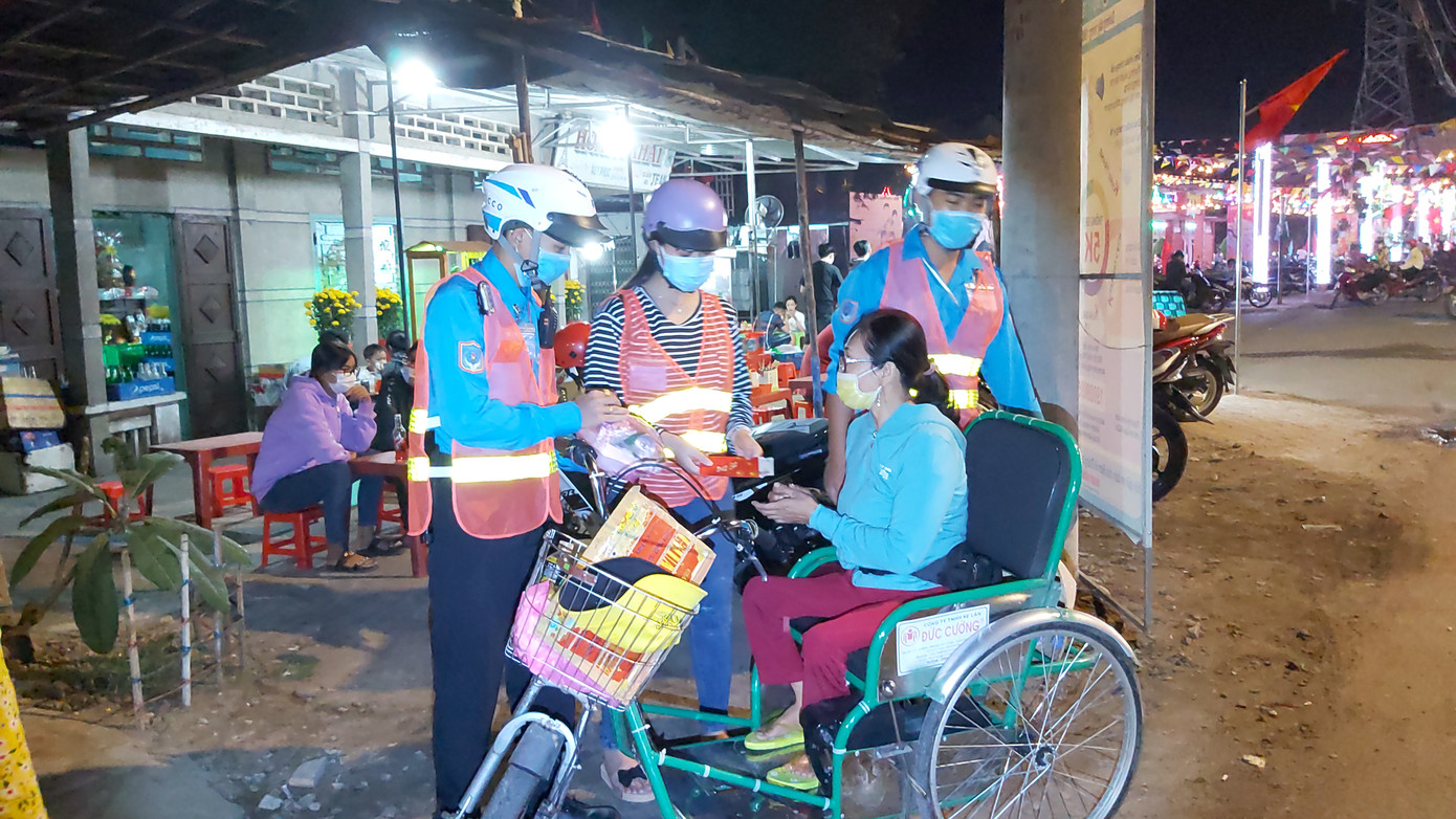 Những phần quà Tết ấm áp nghĩa tình ngày đầu năm ảnh 4