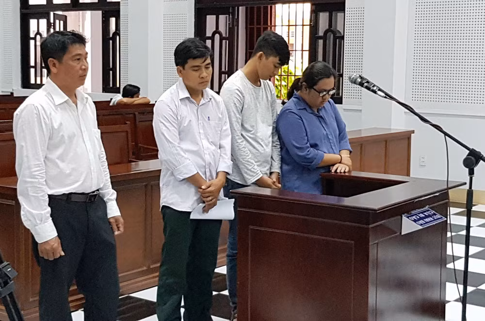Tham ô tài sản, nguyên Chi cục trưởng Thi hành án lĩnh 7 năm tù ảnh 1