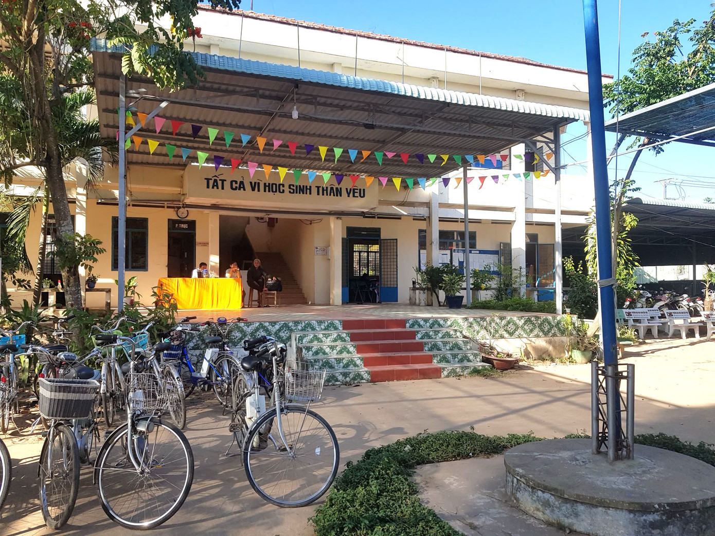 Vụ học sinh nghi tự tử: Xác minh giáo viên chủ nhiệm đưa thông tin trên mạng xã hội ảnh 2