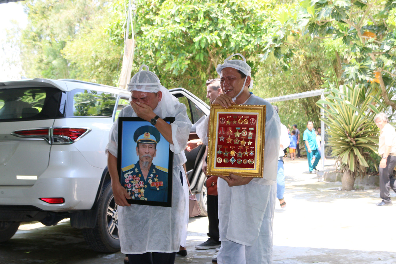 Lưu luyến tiễn đưa Anh hùng phi công Nguyễn Văn Bảy về với đất mẹ ảnh 13