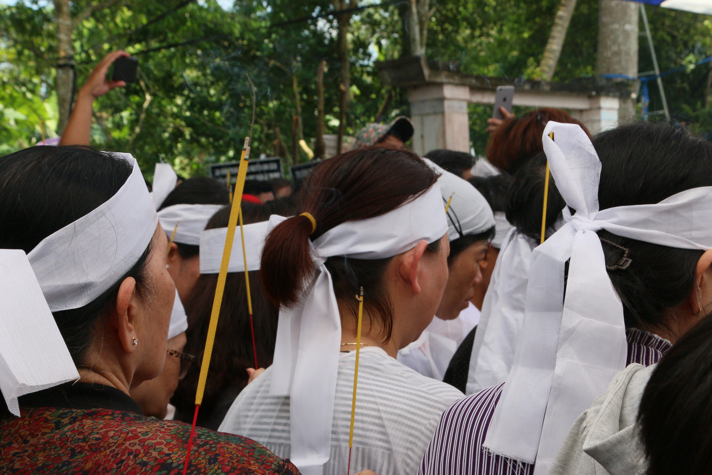 Lưu luyến tiễn đưa Anh hùng phi công Nguyễn Văn Bảy về với đất mẹ ảnh 17