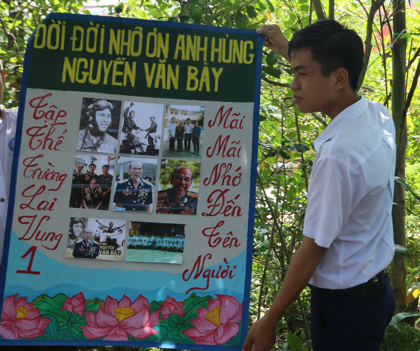 Lưu luyến tiễn đưa Anh hùng phi công Nguyễn Văn Bảy về với đất mẹ ảnh 15