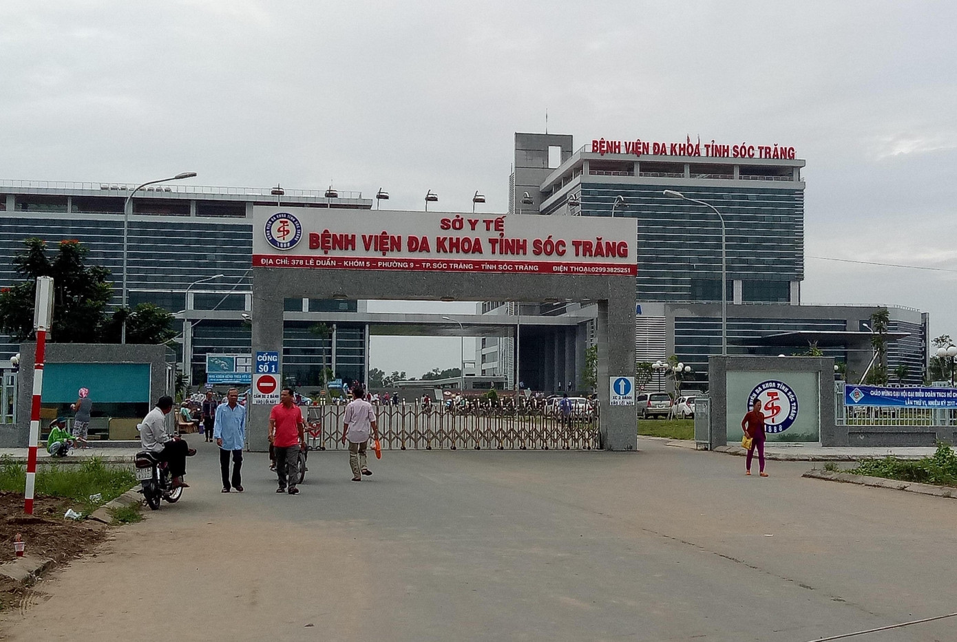 Phó Trưởng phòng không biết bằng cấp 3 của mình thật hay giả ảnh 1