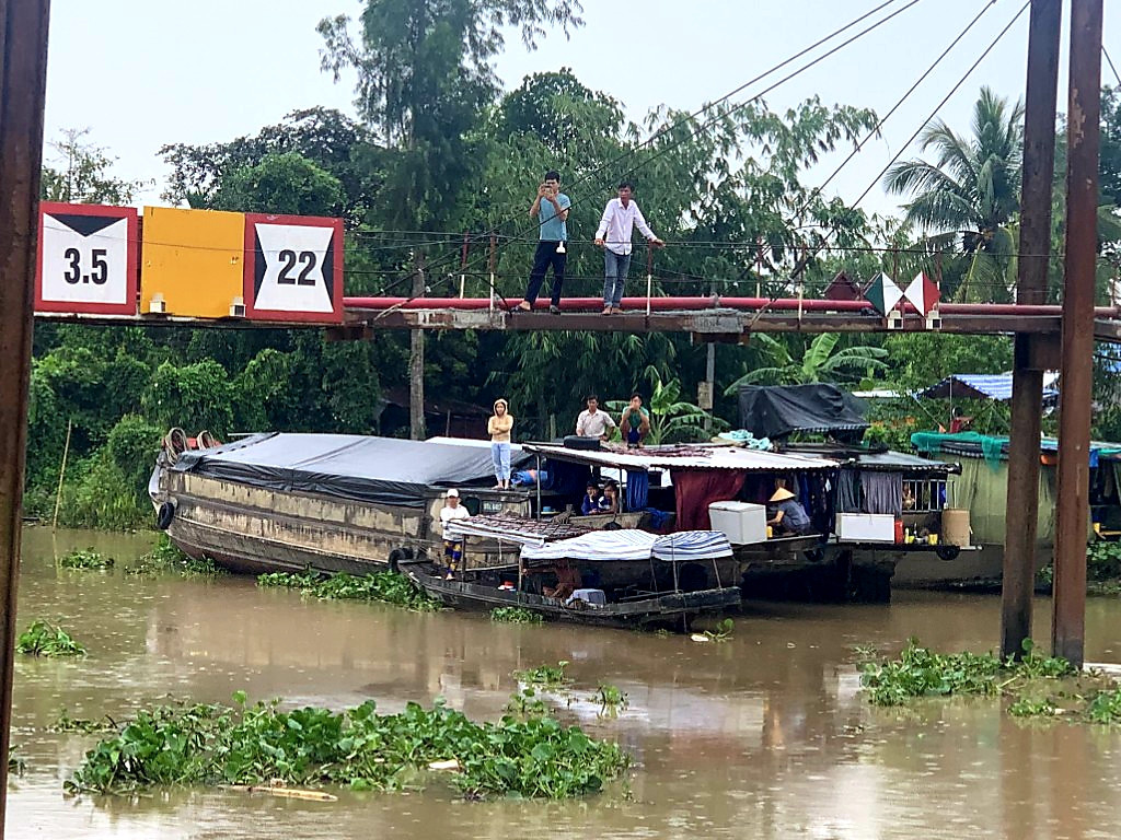 Ghe chở 60 tấn gạo chìm trong đêm, thiệt hại hơn nửa tỉ đồng ảnh 1