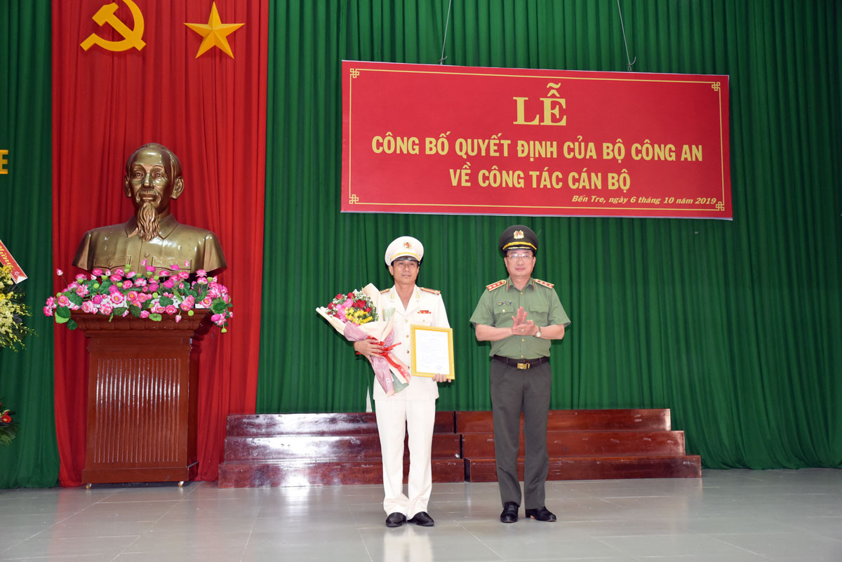 Công bố quyết định của Bộ trưởng Công an về công tác cán bộ ảnh 1