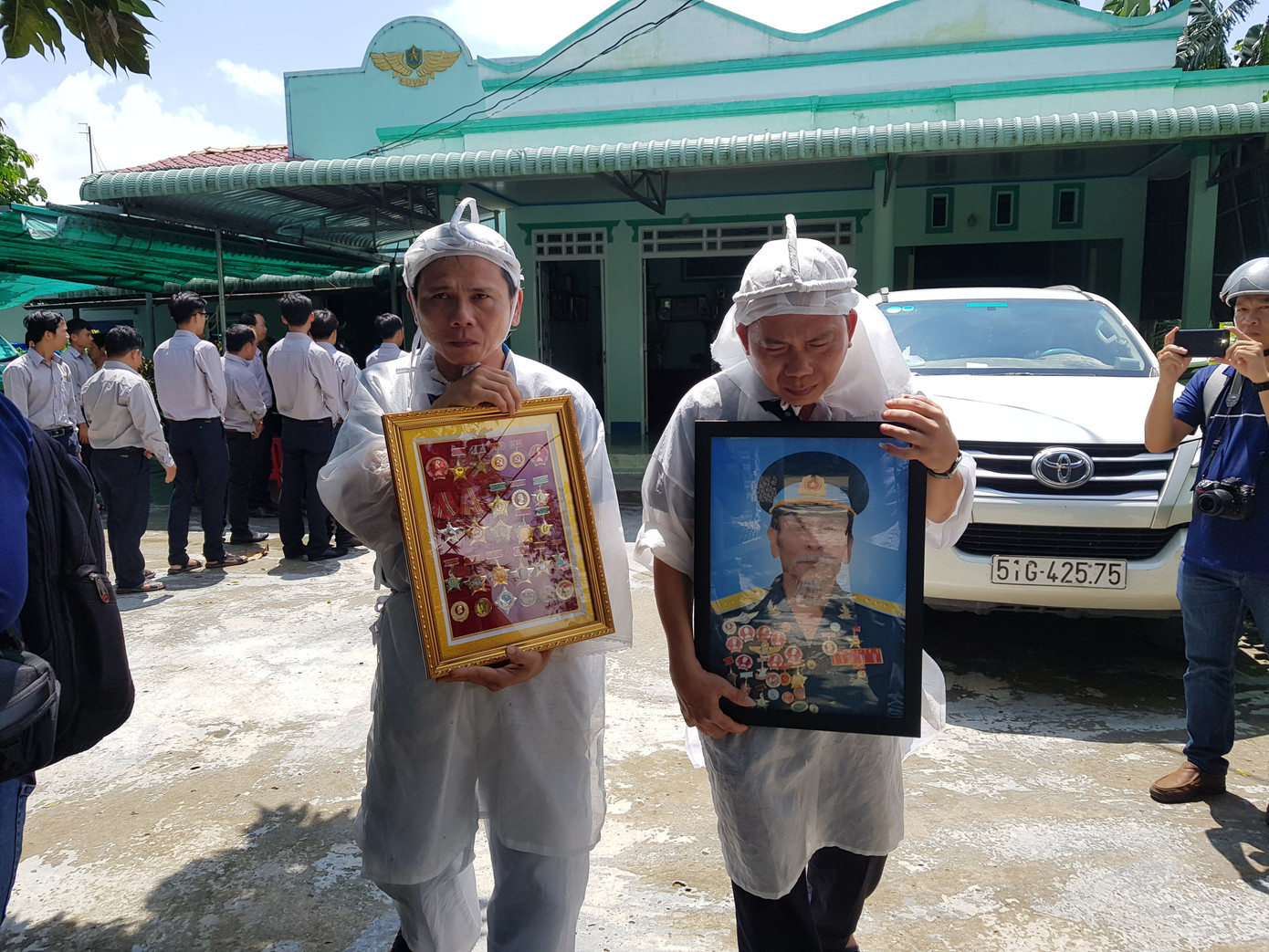 Lưu luyến tiễn đưa Anh hùng phi công Nguyễn Văn Bảy về với đất mẹ ảnh 14