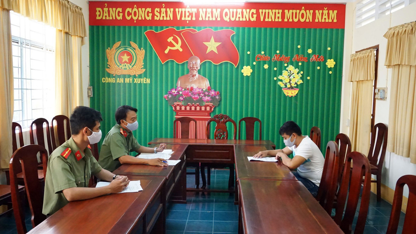 Chủ tài khoản facebook&nbsp;‘Ngũ A Ka’ bị phạt 10 triệu vì tung tin sai sự thật ảnh 1