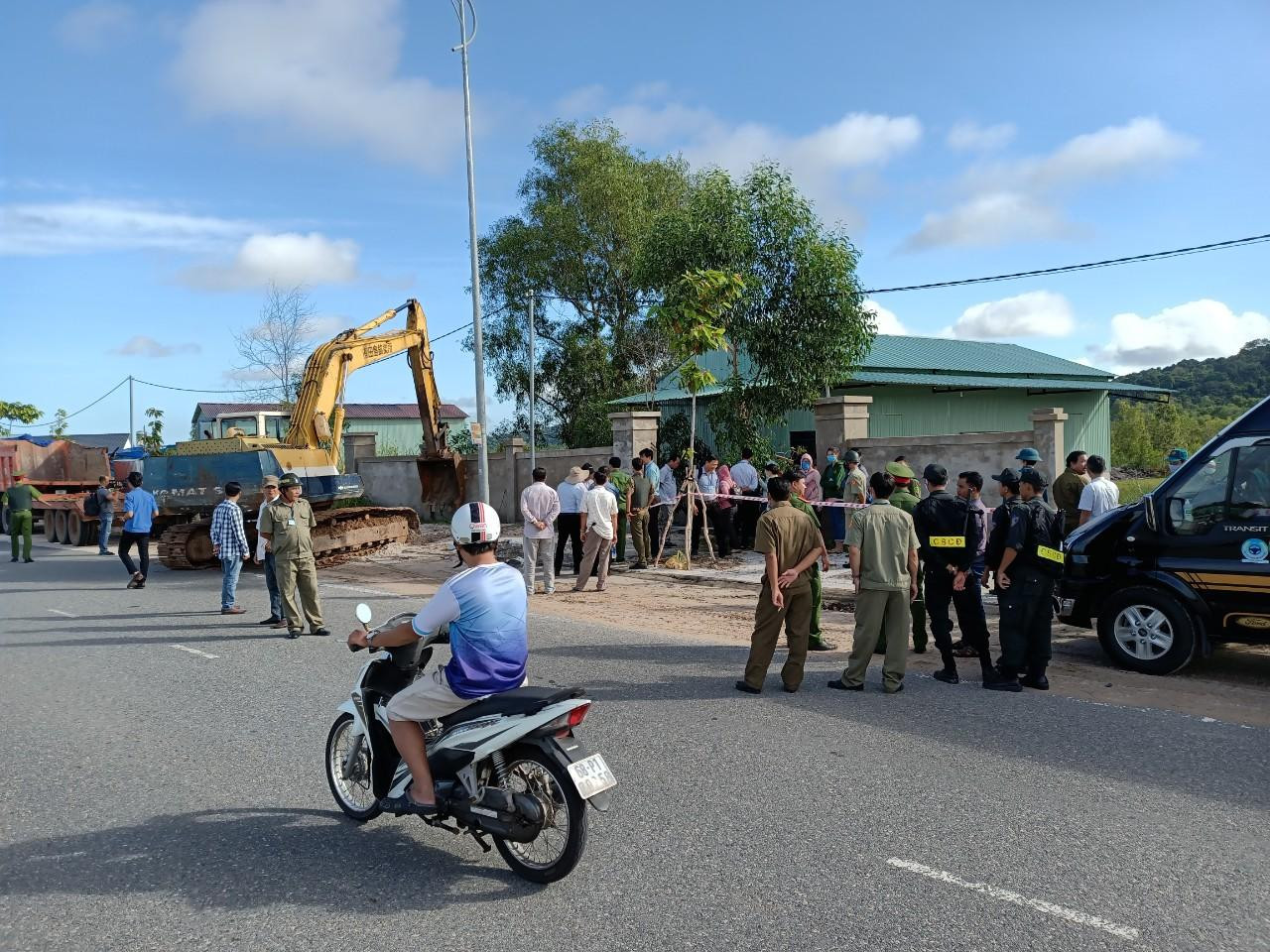 Phá dỡ hàng loạt công trình, nhà ở xây dựng bao chiếm ở Phú Quốc ảnh 1