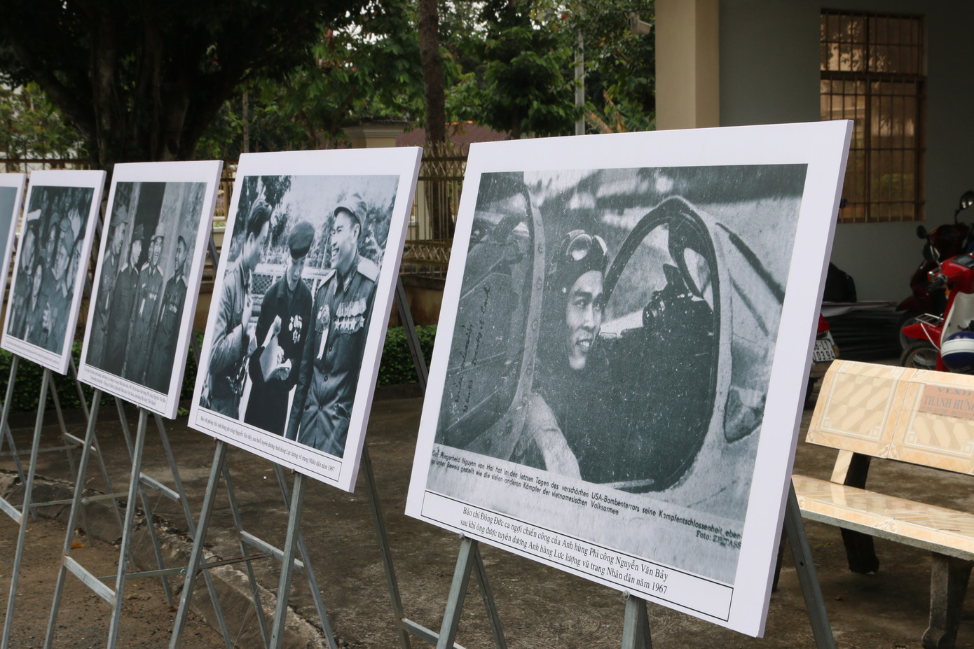 Ngàn người dân đón linh cữu Anh hùng phi công Nguyễn Văn Bảy ảnh 3