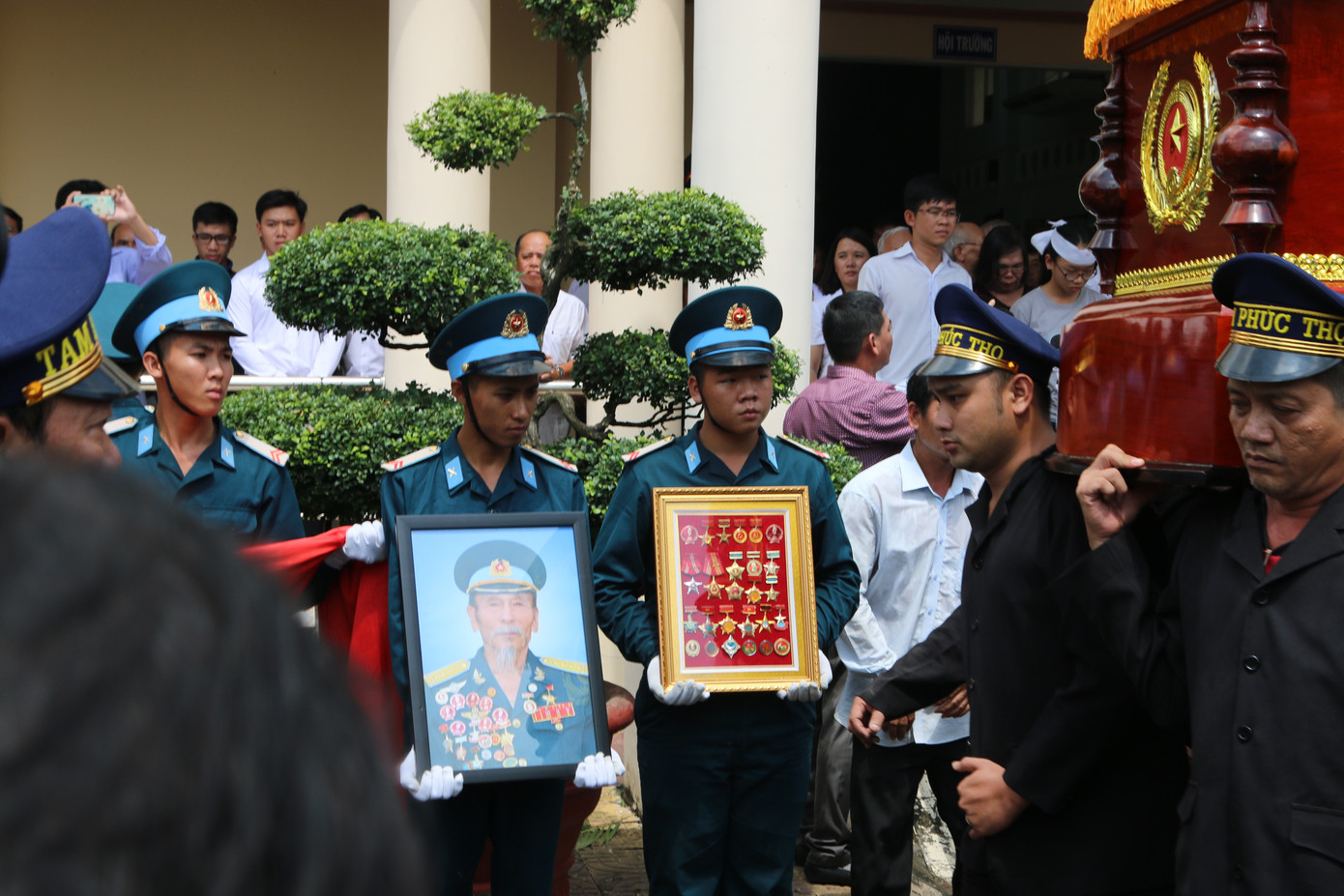 Lưu luyến tiễn đưa Anh hùng phi công Nguyễn Văn Bảy về với đất mẹ ảnh 10