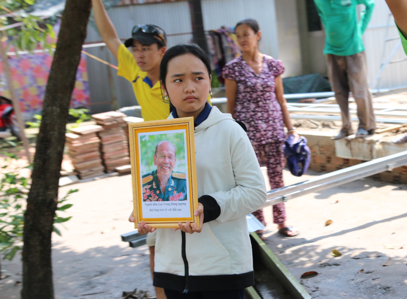 Lưu luyến tiễn đưa Anh hùng phi công Nguyễn Văn Bảy về với đất mẹ ảnh 12