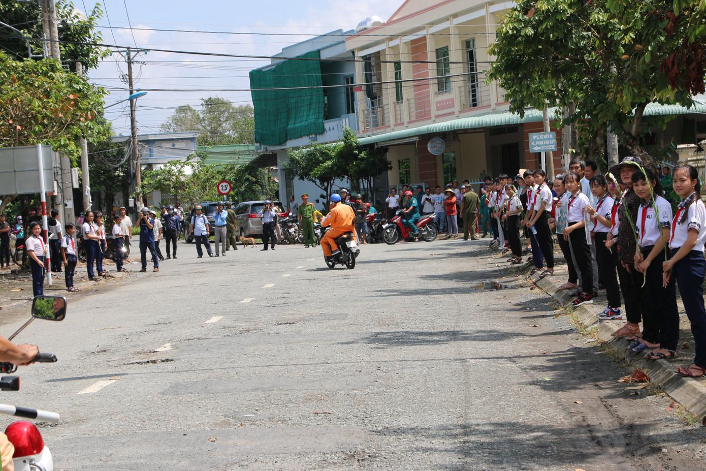 Lưu luyến tiễn đưa Anh hùng phi công Nguyễn Văn Bảy về với đất mẹ ảnh 11