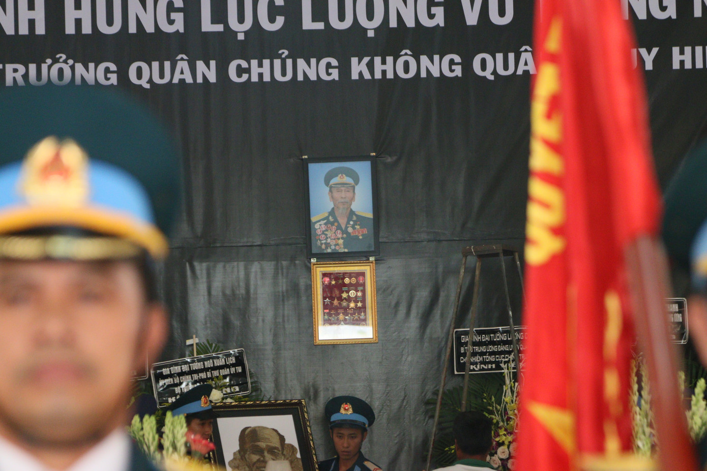 Lưu luyến tiễn đưa Anh hùng phi công Nguyễn Văn Bảy về với đất mẹ ảnh 8