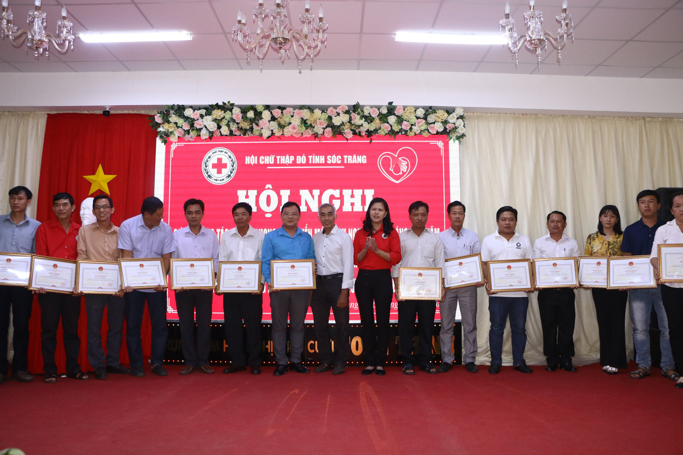 Sóc Trăng tôn vinh 143 cá nhân hiến máu tiêu biểu ảnh 1