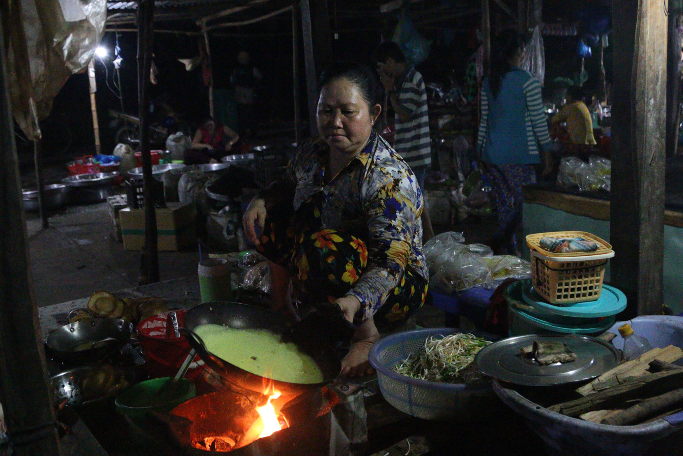 Nửa đêm đi 'chợ ma' giữa vùng nước nổi ảnh 9