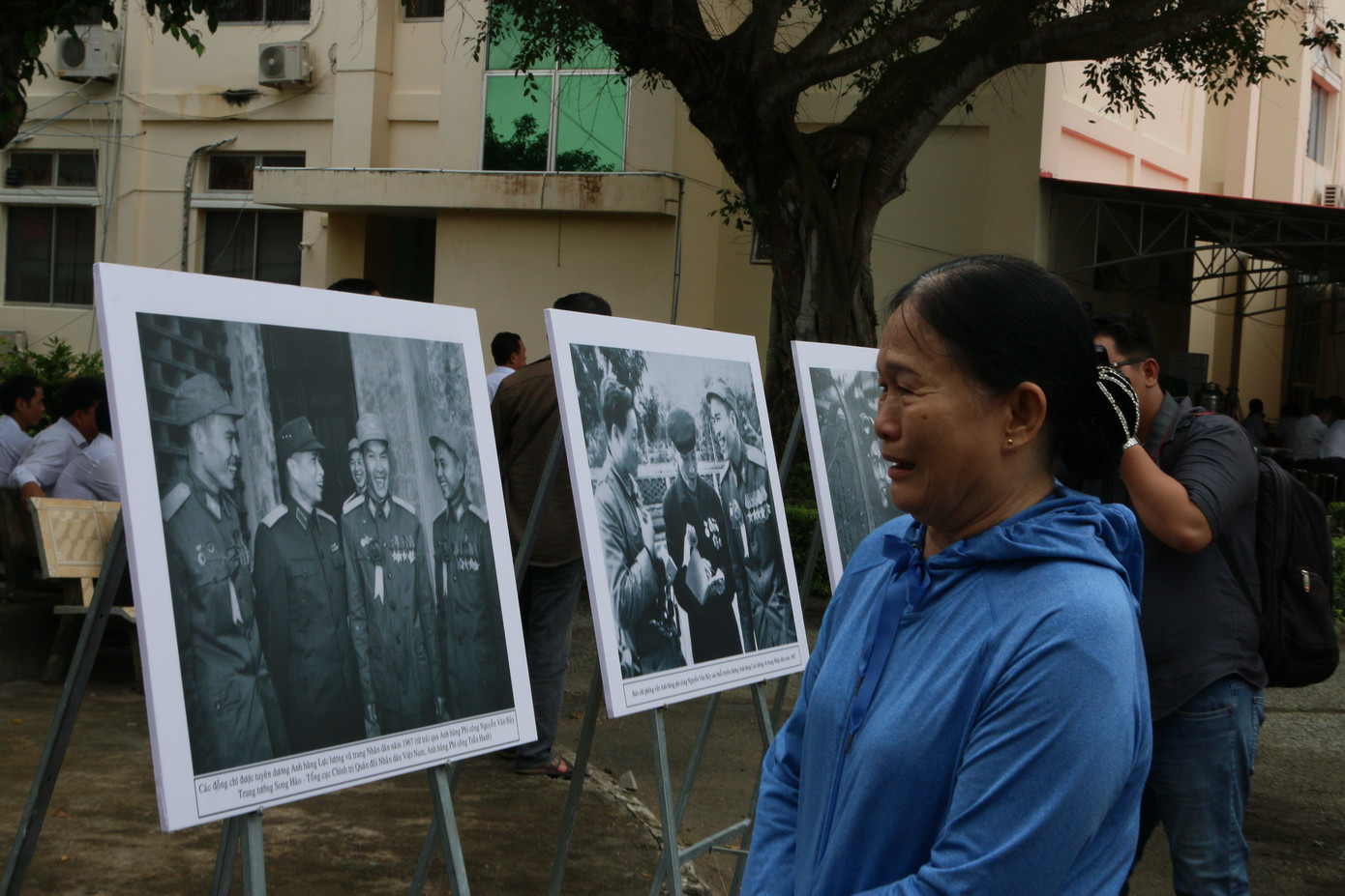 Ngàn người dân đón linh cữu Anh hùng phi công Nguyễn Văn Bảy ảnh 5