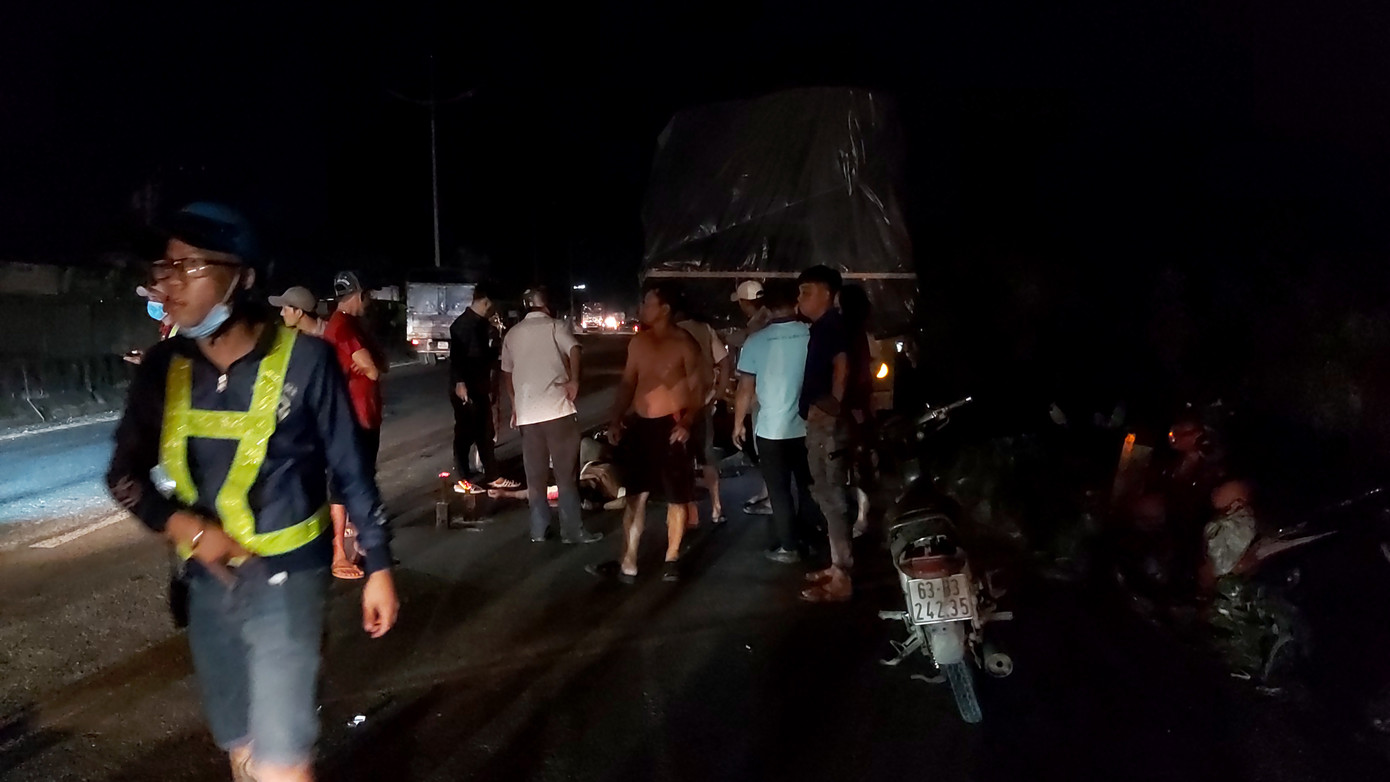 Lao vào đuôi xe đầu kéo đang dừng bên đường, nam thanh niên tử vong tại chỗ ảnh 1