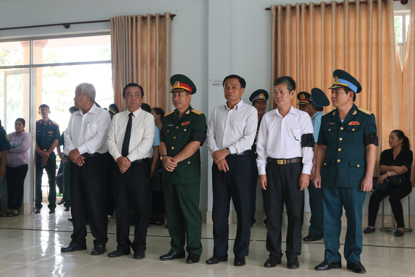 Lưu luyến tiễn đưa Anh hùng phi công Nguyễn Văn Bảy về với đất mẹ ảnh 3