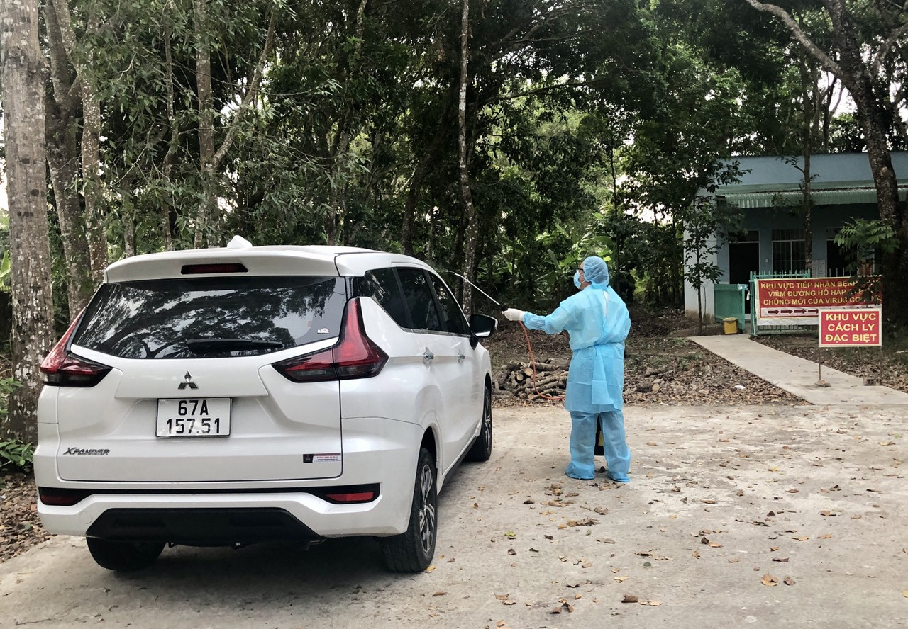 Tài xế chở bệnh nhân 1440: Đi lại kín mít, âm tính lần 1 với SARS-CoV-2 ảnh 1