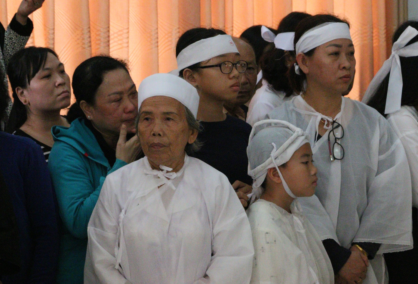 Ngàn người dân đón linh cữu Anh hùng phi công Nguyễn Văn Bảy ảnh 16