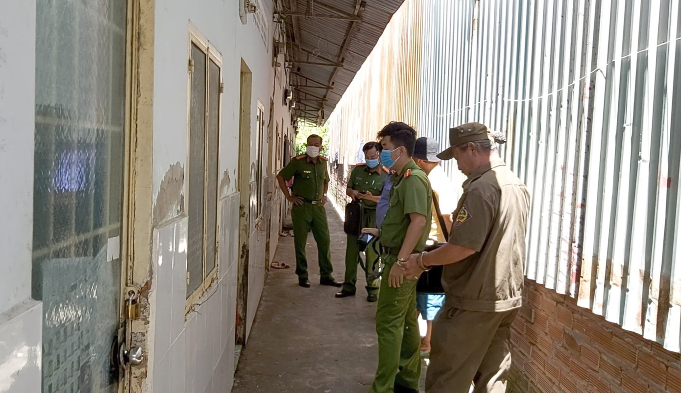 Phát hiện người đàn ông tử vong trong tư thế treo cổ ở phòng trọ ảnh 1