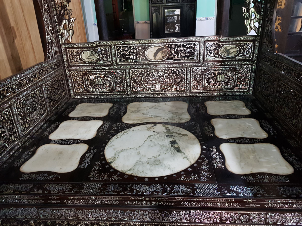 Độc đáo chiếc giường cổ có giá bạc tỷ ở Đồng Tháp ảnh 2