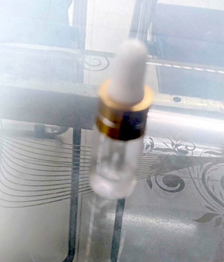 Ống thuốc đổ vào miệng em L. được xác định là dung dịch của thuốc lá điện tử.