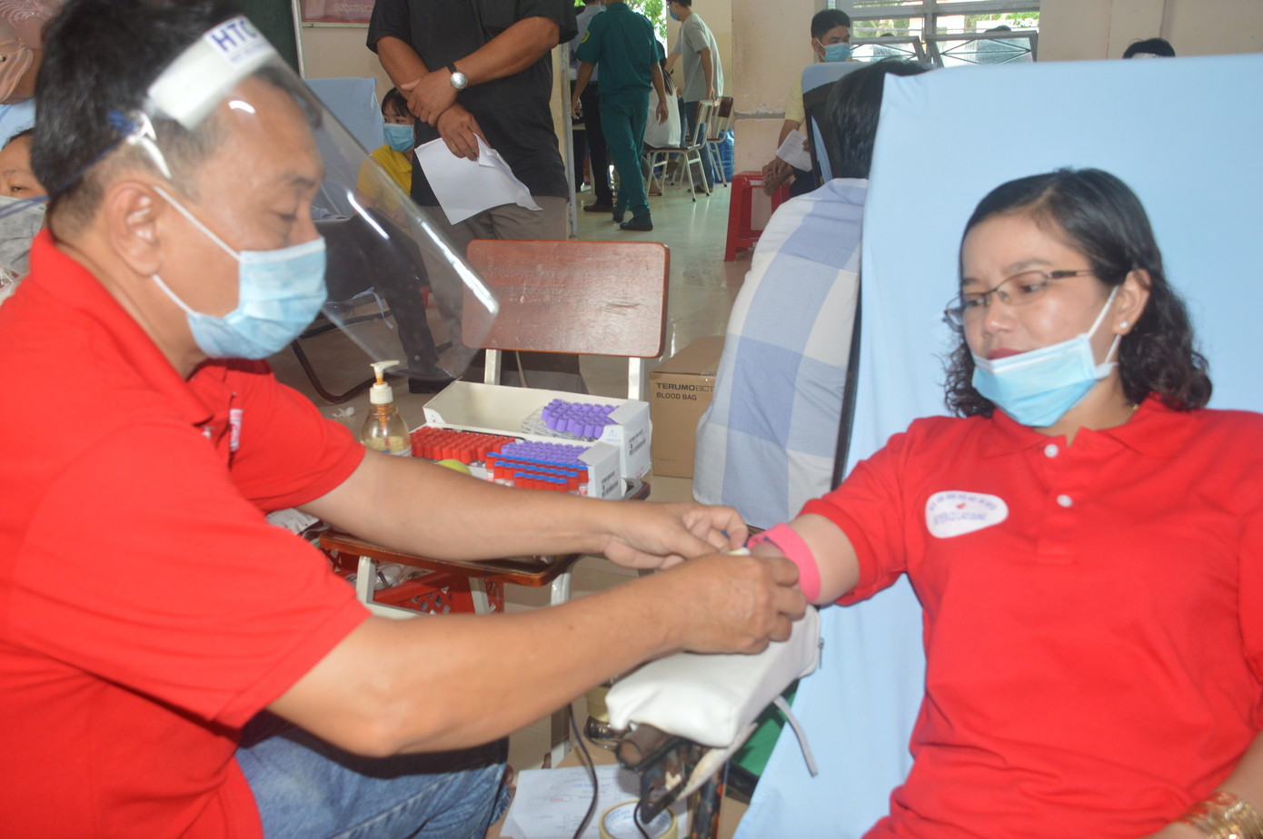 Nữ cán bộ Dân vận 30 lần tham gia hiến máu tình nguyện ảnh 1