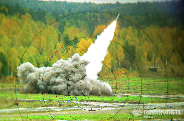 Hệ thống phóng rocket hạng nặng BM-30 Smerch được phát triển từ những năm 1980 và hiện vẫn đang được sử dụng trong quân đội Nga. BM-30 Smerch sử dụng những quả rocket có cỡ 300-mm