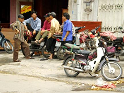 xe ôm kiêm chở hàng luôn sẵn sàng đáp ứng yêu cầu của khách xe ôm kiêm chở hàng luôn sẵn sàng đáp ứng yêu cầu của khách