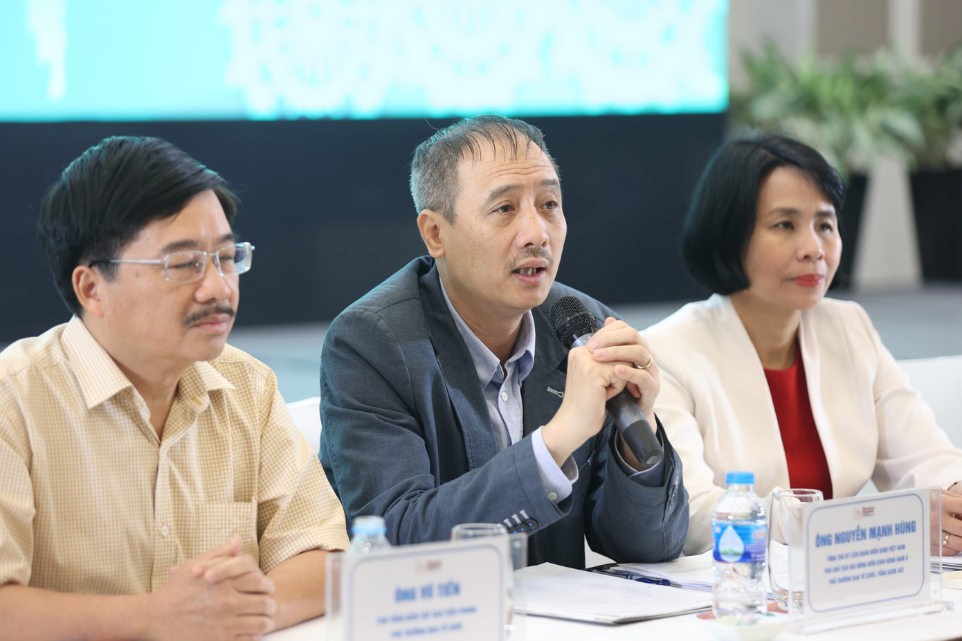 Ông Nguyễn Mạnh Hùng - Tổng Thư ký Liên đoàn Điền kinh Việt Nam, Phó Chủ tịch Hội đồng Điền kinh Đông Nam Á, Phó trưởng Ban tổ chức, Tổng giám sá Ông Nguyễn Mạnh Hùng - Tổng Thư ký Liên đoàn Điền kinh Việt Nam, Phó Chủ tịch Hội đồng Điền kinh Đông Nam Á, Phó trưởng Ban tổ chức, Tổng giám sá