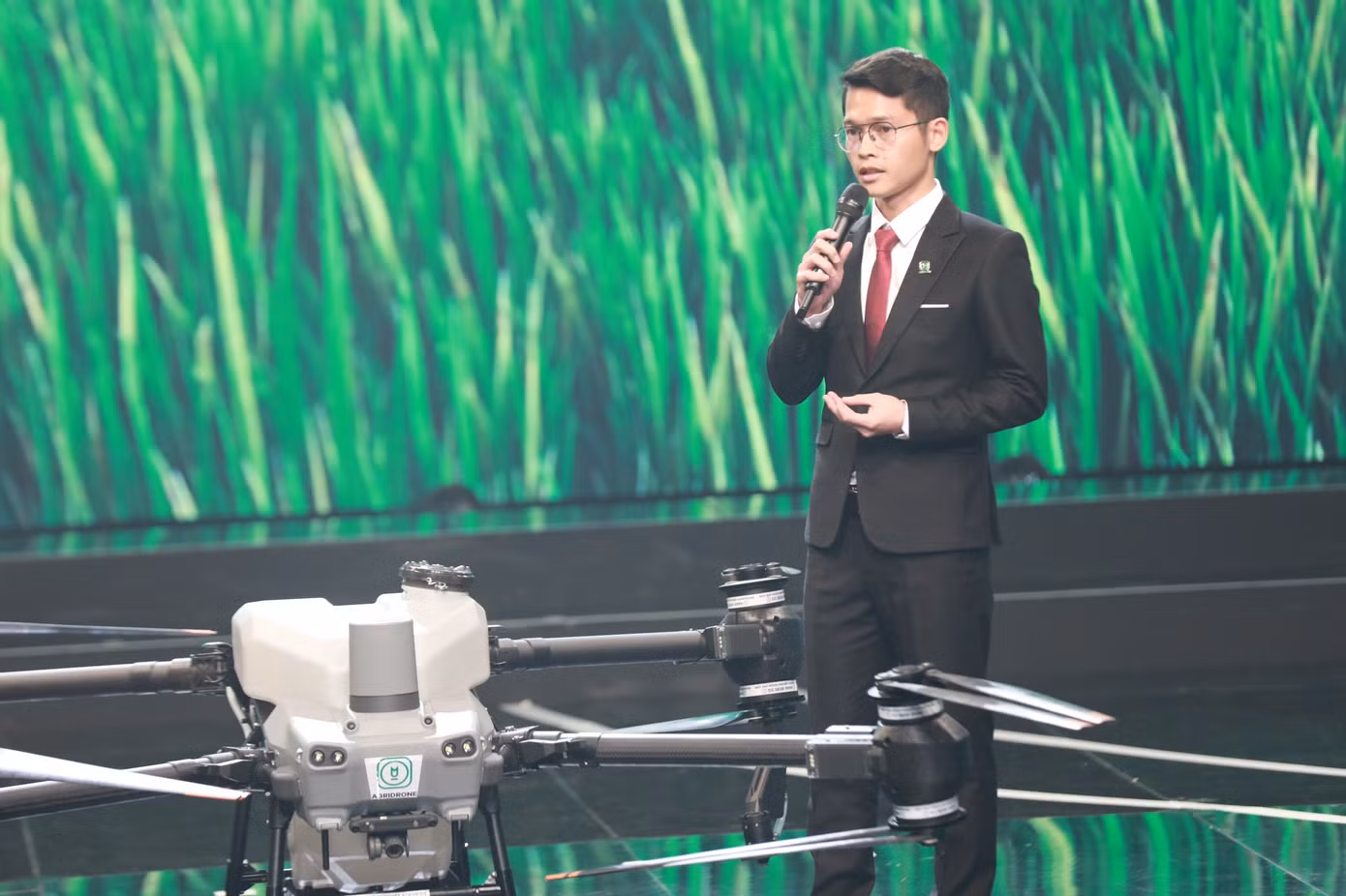 Anh Nguyễn Văn Thiên Vũ - Công ty CP thiết bị bay AgriDrone Việt Nam, Gương mặt trẻ Việt Nam tiêu biểu năm 2022