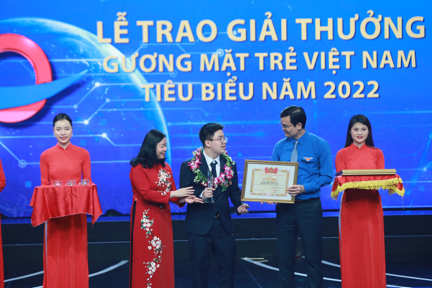 Tuyên dương 10 Gương mặt trẻ Việt Nam tiêu biểu năm 2022 ảnh 61