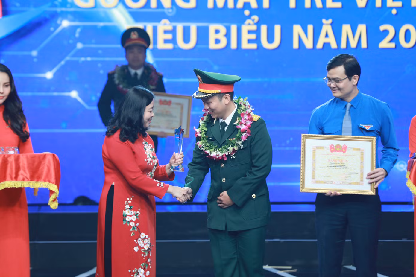 Tuyên dương 10 Gương mặt trẻ Việt Nam tiêu biểu năm 2022 ảnh 60