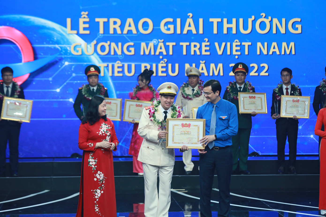 Tuyên dương 10 Gương mặt trẻ Việt Nam tiêu biểu năm 2022 ảnh 62