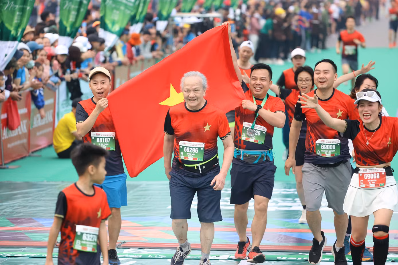 Vận động viên Huỳnh Mùi (80 tuổi) về đích cự ly 10km.