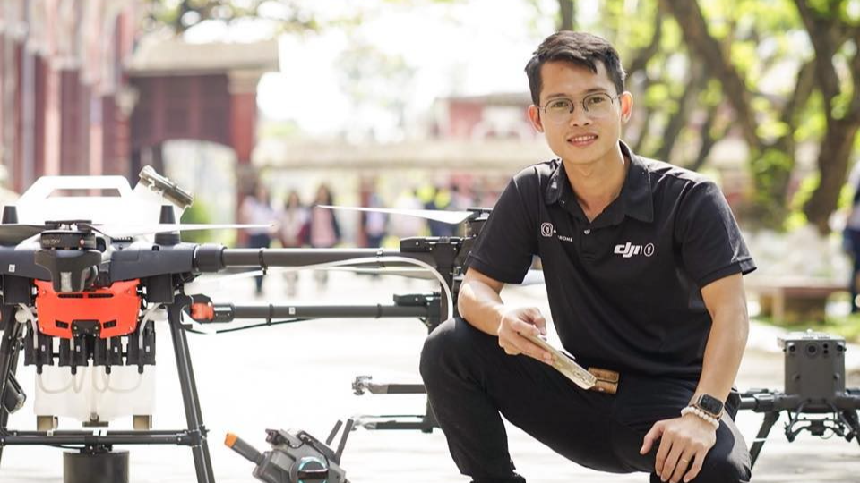 Anh Nguyễn Văn Thiên Vũ, CEO công ty CP thiết bị bay Agridrone Việt Nam, gương mặt trẻ Việt Nam tiêu biểu 2022 Anh Nguyễn Văn Thiên Vũ, CEO công ty CP thiết bị bay Agridrone Việt Nam, gương mặt trẻ Việt Nam tiêu biểu 2022