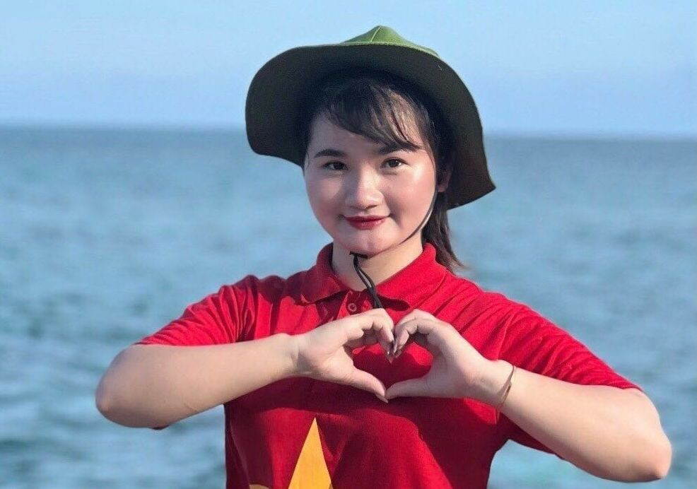 Dương Thị Hiếu Ngân, sinh viên trường ĐH Kinh tế và Quản trị kinh doanh - ĐH Thái Nguyên Dương Thị Hiếu Ngân, sinh viên trường ĐH Kinh tế và Quản trị kinh doanh - ĐH Thái Nguyên