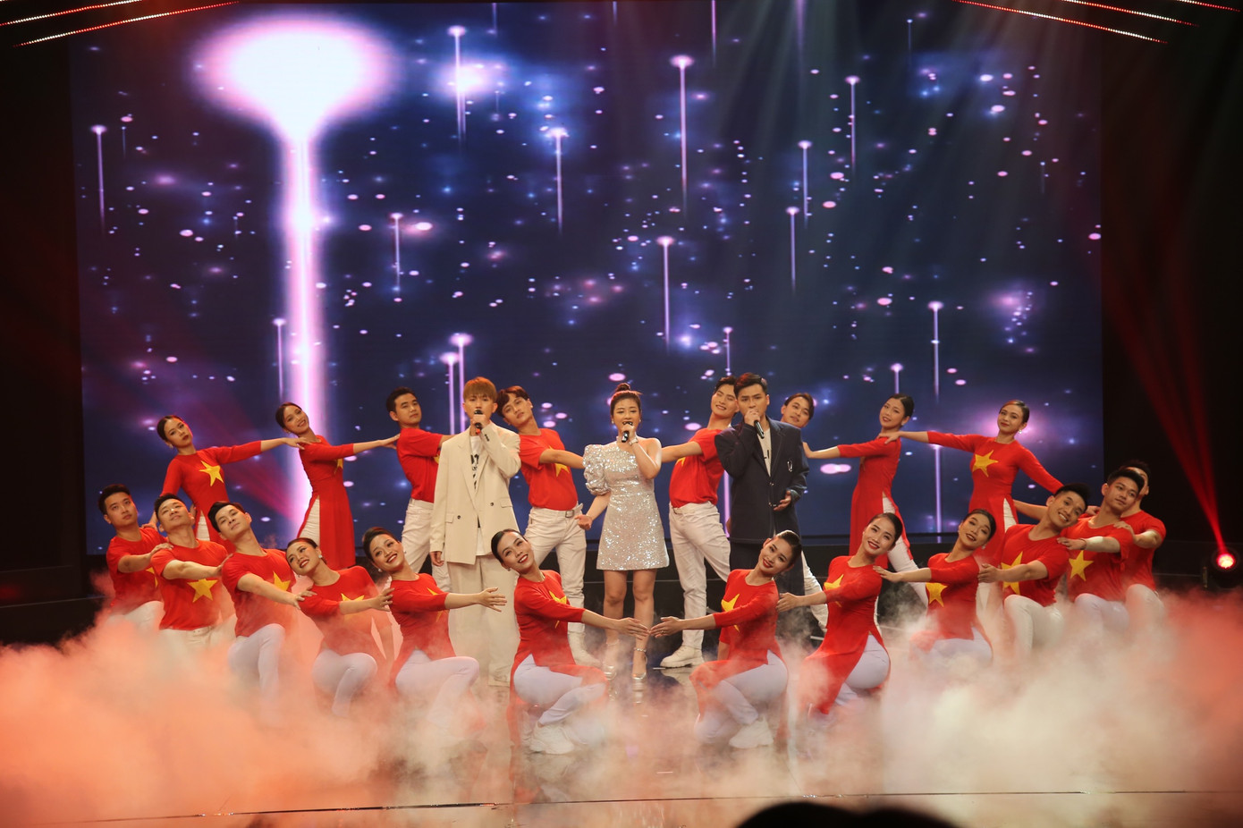 Tuyên dương 10 Gương mặt trẻ Việt Nam tiêu biểu năm 2022 ảnh 28