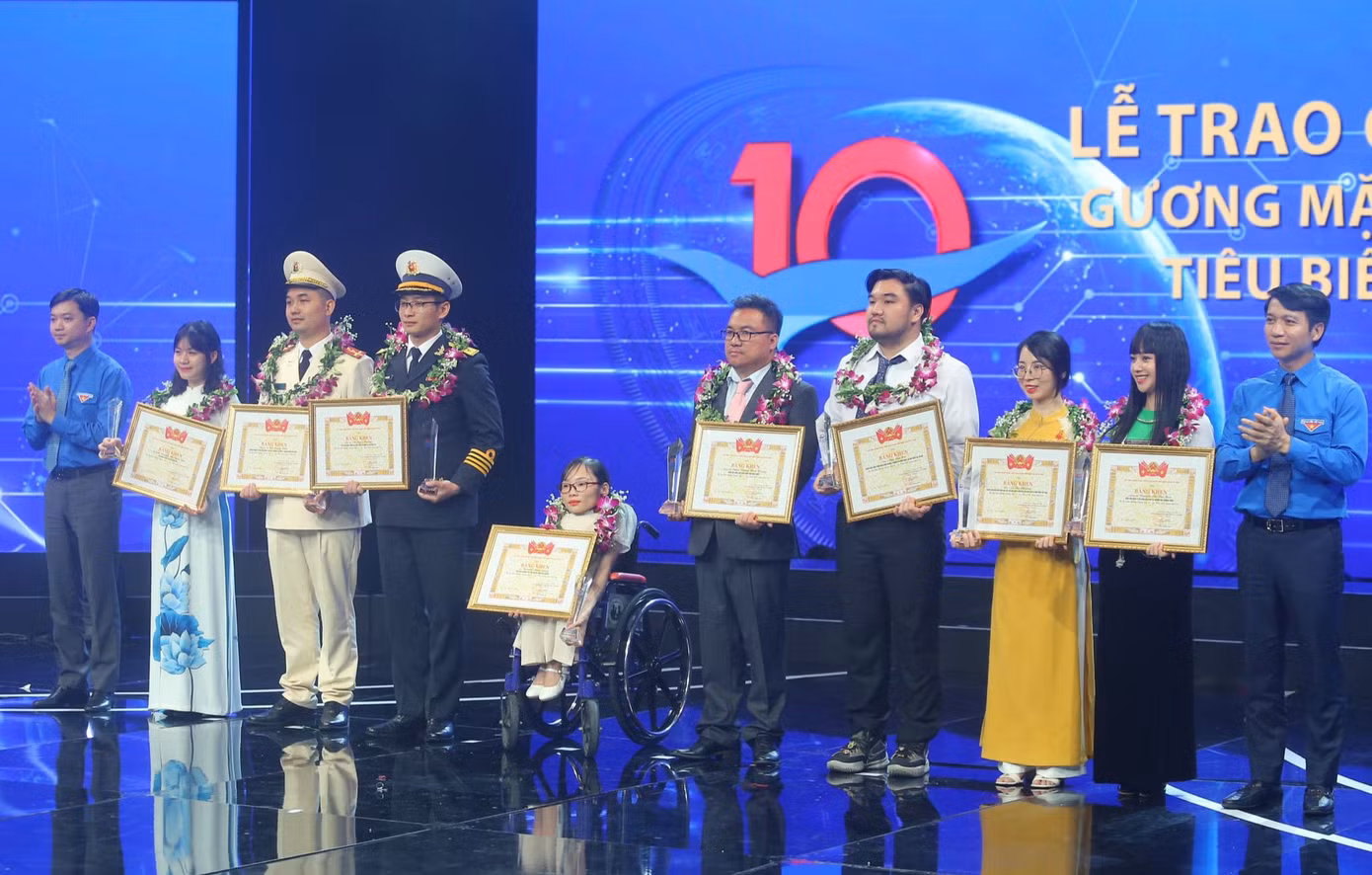 Tuyên dương 10 Gương mặt trẻ Việt Nam tiêu biểu năm 2022 ảnh 58