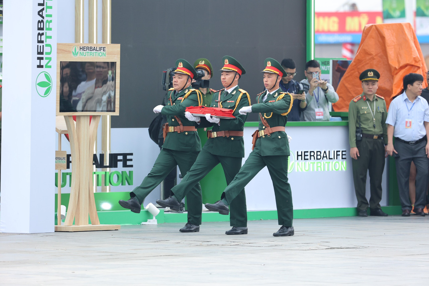 Lễ thượng cờ Tổ quốc tại Tiền Phong Marathon 2023 ảnh 24