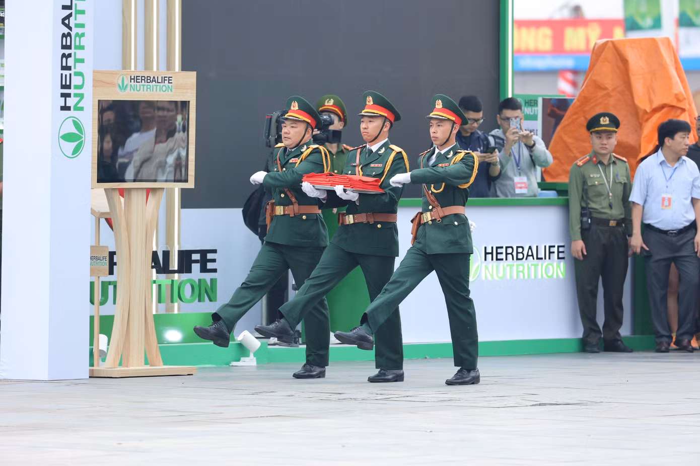Lễ thượng cờ Tổ quốc tại Tiền Phong Marathon 2023 ảnh 24