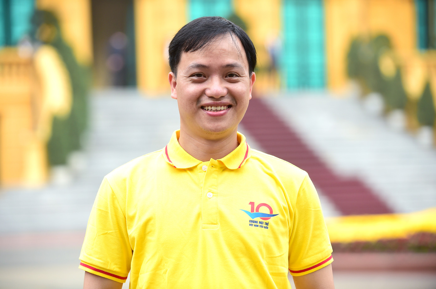 Hồ Xuân Vinh - Phó giám đốc Công ty TNHH Hồ Hoàn Cầu, Gương mặt trẻ Việt Nam tiêu biểu 2021 Hồ Xuân Vinh - Phó giám đốc Công ty TNHH Hồ Hoàn Cầu, Gương mặt trẻ Việt Nam tiêu biểu 2021