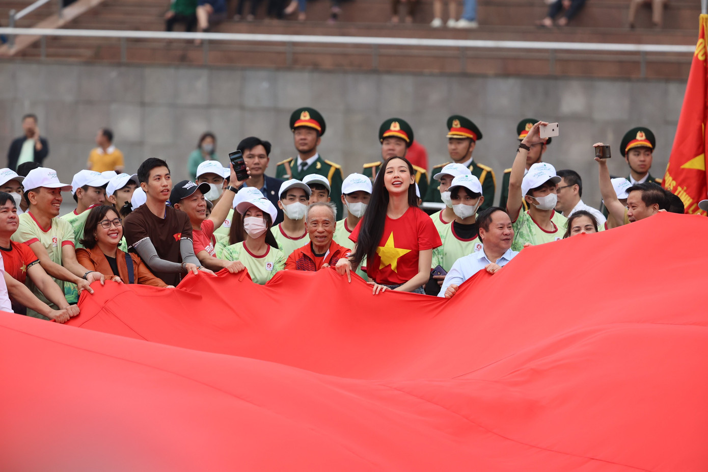 Lễ thượng cờ Tổ quốc tại Tiền Phong Marathon 2023 ảnh 42