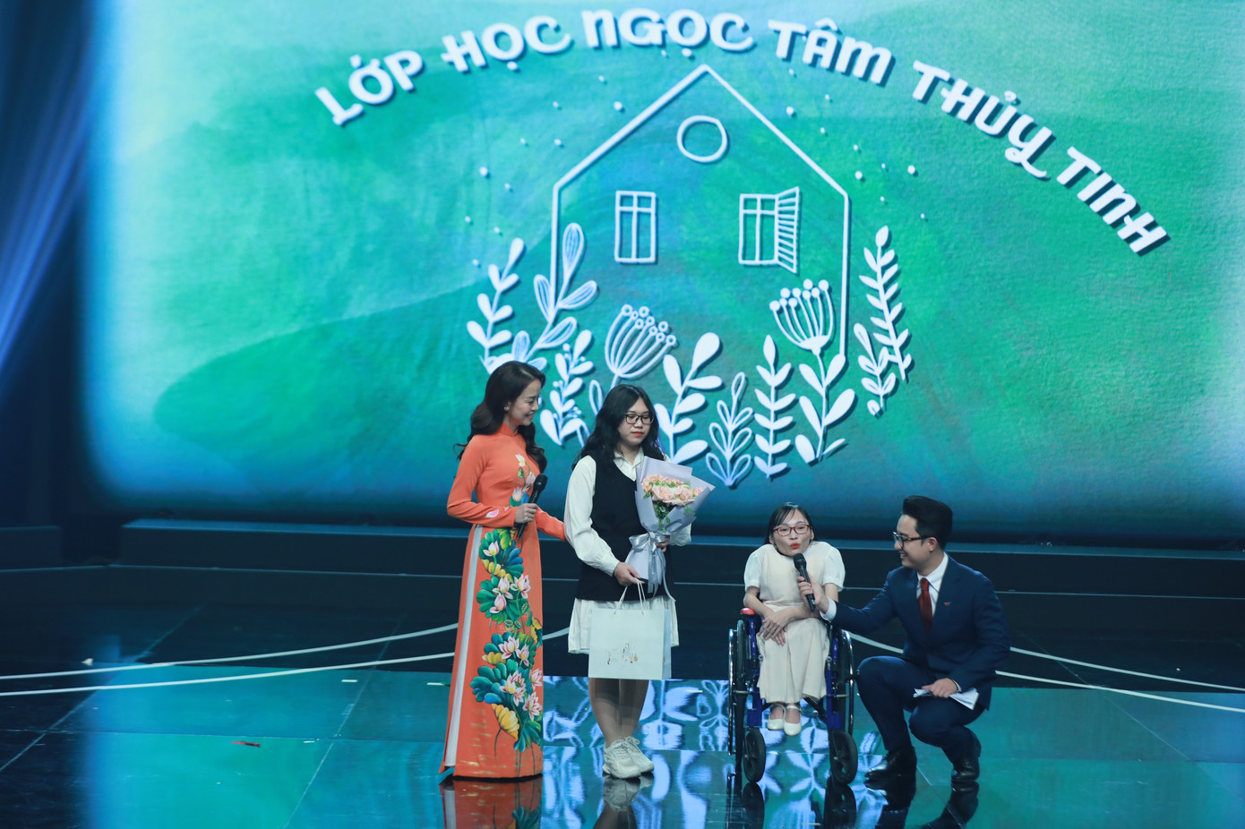 Tuyên dương 10 Gương mặt trẻ Việt Nam tiêu biểu năm 2022 ảnh 44