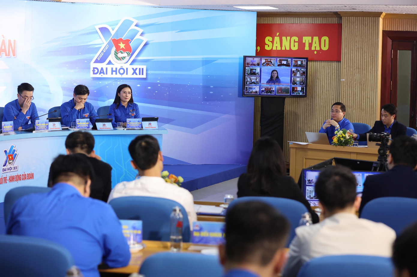 Mong bạn trẻ tiên phong trên tất cả các lĩnh vực, trên những mặt trận gian khó nhất ảnh 29