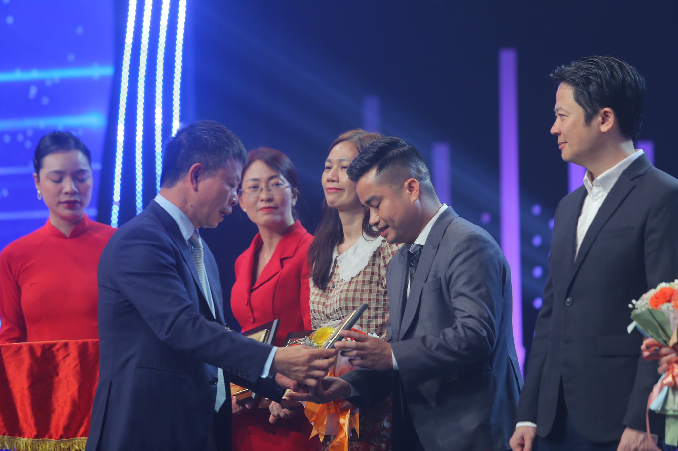 Tuyên dương 10 Gương mặt trẻ Việt Nam tiêu biểu năm 2022 ảnh 23