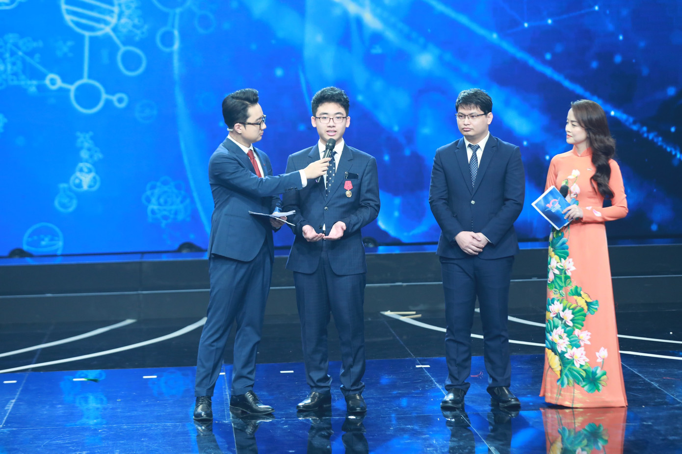 Tuyên dương 10 Gương mặt trẻ Việt Nam tiêu biểu năm 2022 ảnh 53